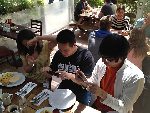 Pics-of-Asians-Taking-Pics-of-Food-2