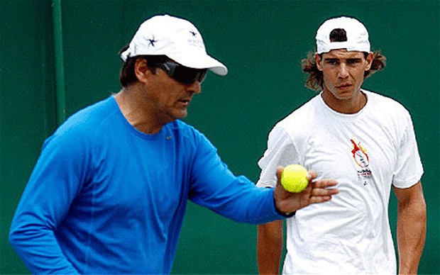 Toni mostrando a Rafa